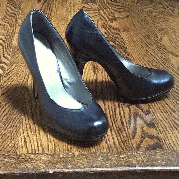 Madden Girl Black Round Toe Pin Up Style Pumps - Picture 1 of 10